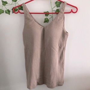 Uniqlo tank top (w padding)